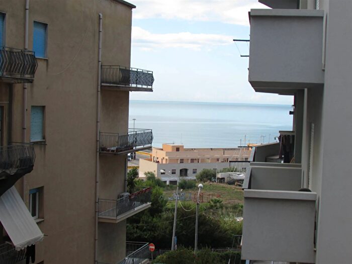 Appartamento con 6 locali in vendita in Via Nicolò Barbato Sciacca, Sciacca