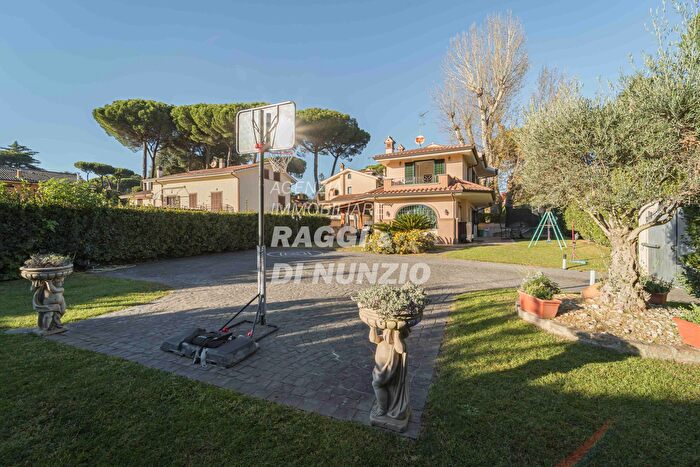 Casa con 6 locali in vendita in V della Pedica, Grottaferrata