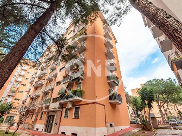 Appartamento quadrilocale in vendita in Via Enrico Mazzoccolo, Roma