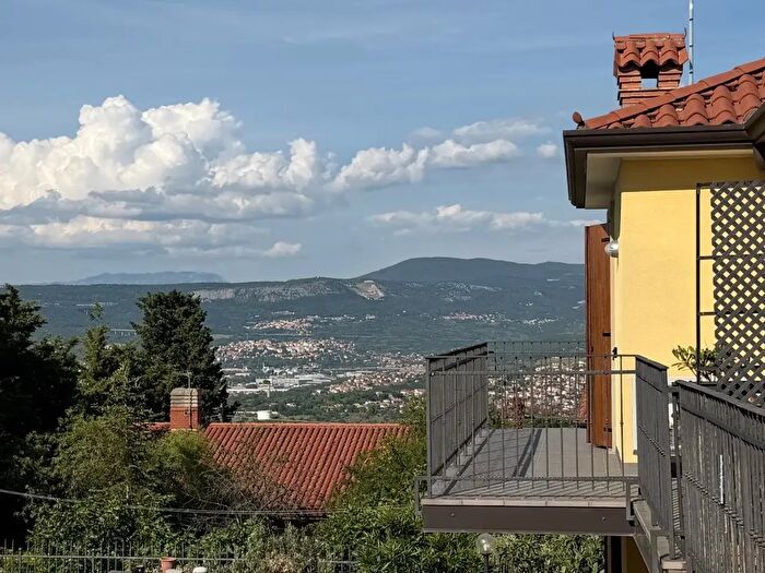 Casa con 5 locali in vendita in Muggia