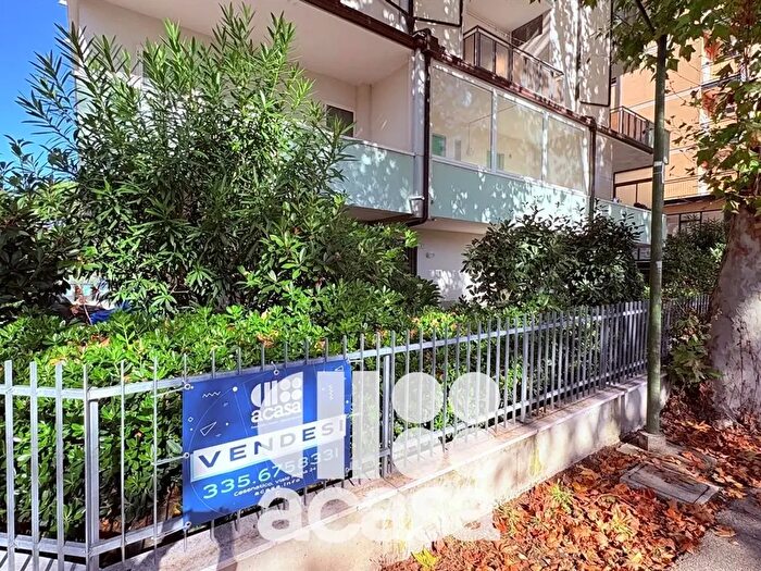 Appartamento trilocale in vendita in Via Michelangelo, Cesenatico