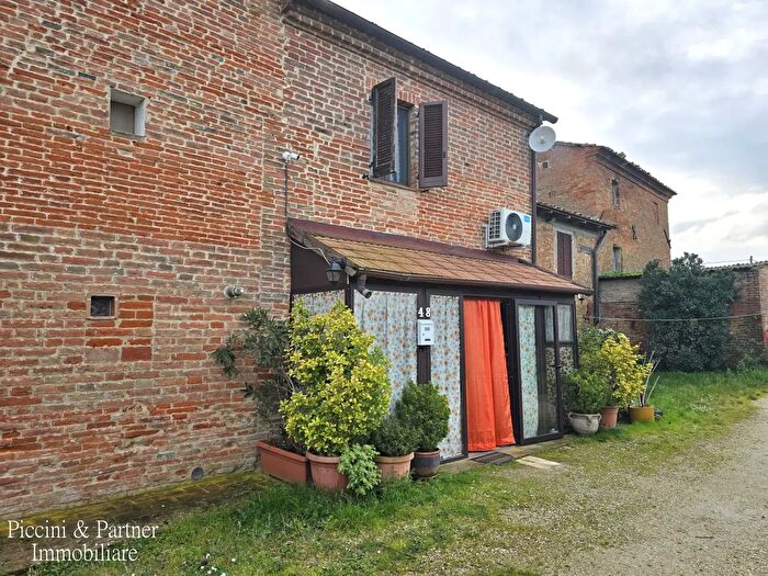 Casa con 5 locali in vendita in Vocabolo I Cucchi, Castiglione Del Lago