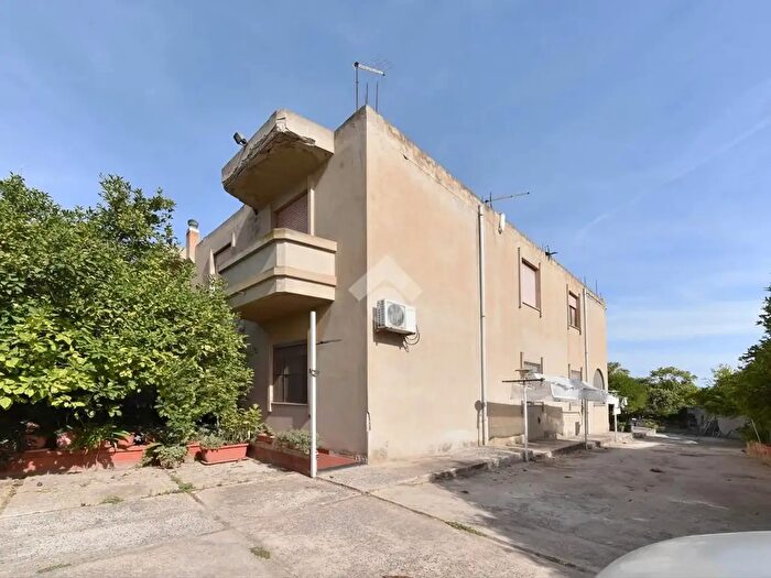 Appartamento con 10 locali in vendita in Via Baronia, Selargius