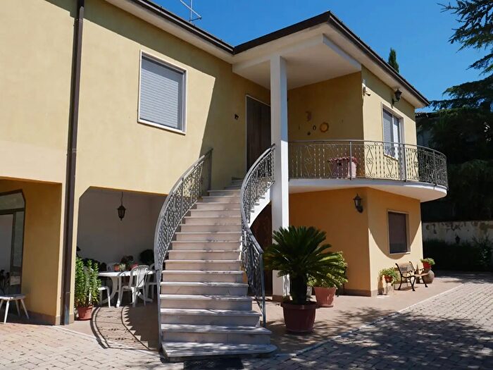 Casa con 6 locali in vendita in Via Nuoro, San Giovanni Teatino