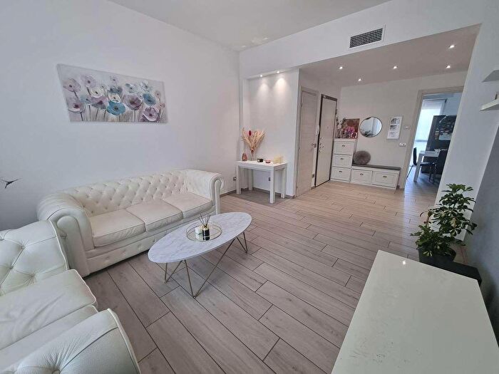 Appartamento trilocale in vendita in Via Monte Amiata, Limbiate