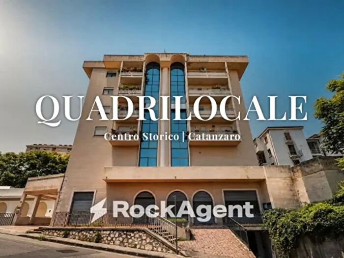 Appartamento quadrilocale in vendita in Viale dei Bizantini, Catanzaro