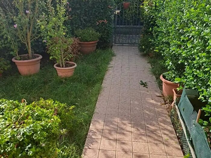 Appartamento con 5 locali in vendita in Cascina