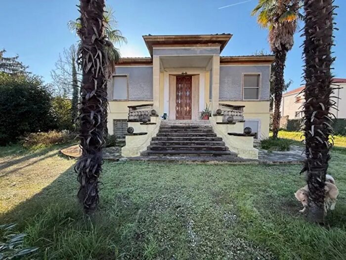 Casa con 6 locali in vendita in Vigevano
