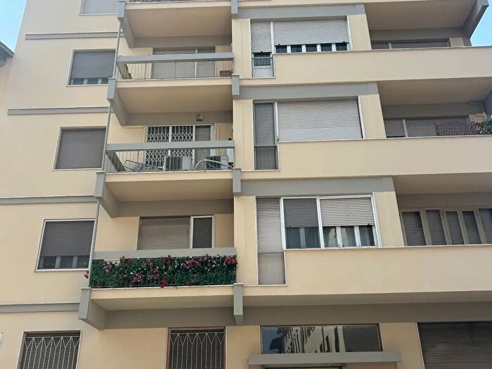 Appartamento con 6 locali in vendita in Via Giambologna, Firenze