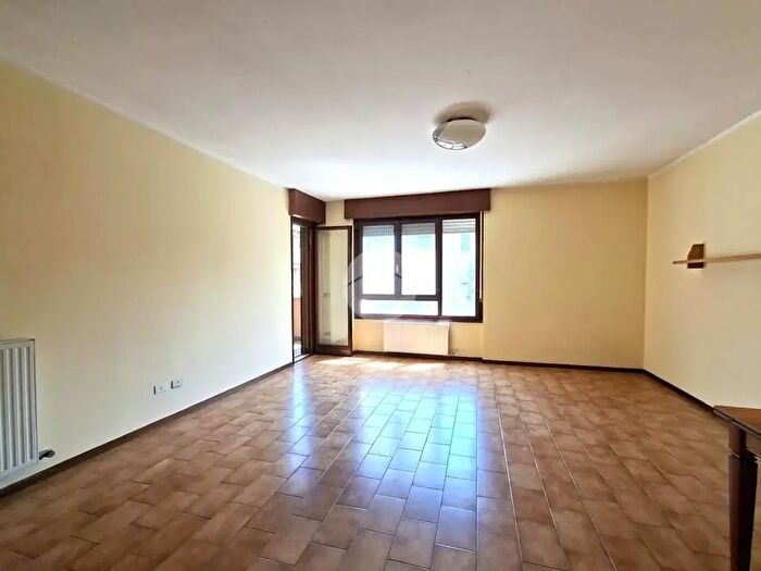 Appartamento quadrilocale in vendita in Via Nenni, Vittuone