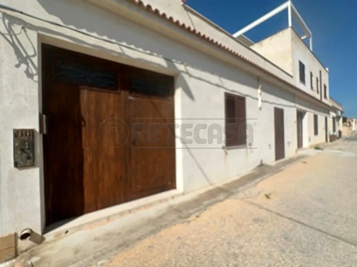 Casa con 6 locali in vendita in Campobello Di Mazara