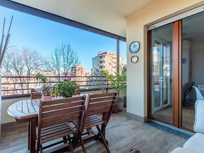 Appartamento trilocale in vendita in Via Cottolengo, Milano