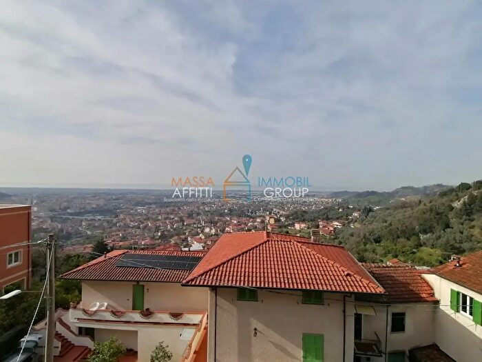 Casa quadrilocale in vendita in Via Bergiola, Massa