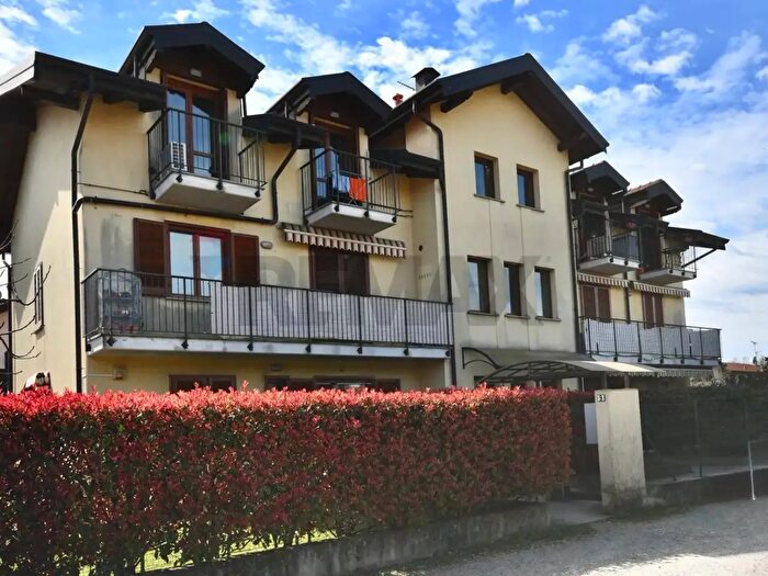 Appartamento trilocale in vendita in Via Toscanini, Besnate