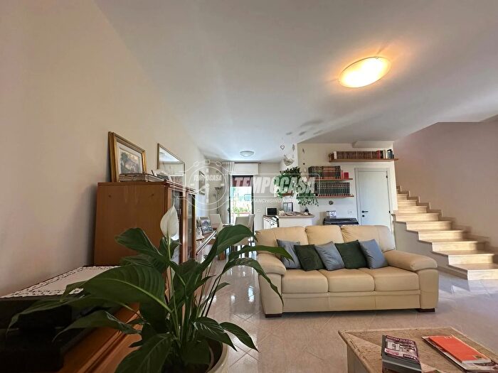 Appartamento con 5 locali in vendita in Montesilvano