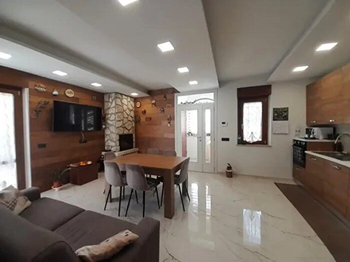 Appartamento trilocale in vendita in Via Pasquale Scarpitti, Castel Di Sangro