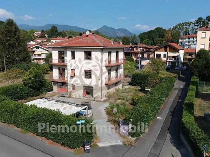 Casa con 12 locali in vendita in Via Raffaello, Trana