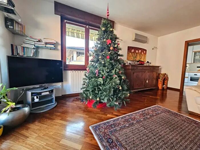 Appartamento trilocale in vendita in Via Giacomo Matteotti, Cene