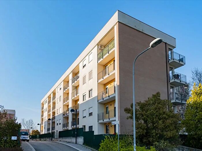 Appartamento quadrilocale in vendita in Via Beirut, Chieti