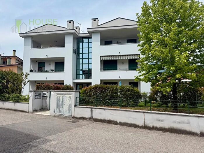Appartamento trilocale in vendita in Via Ca' Bottara, Schio