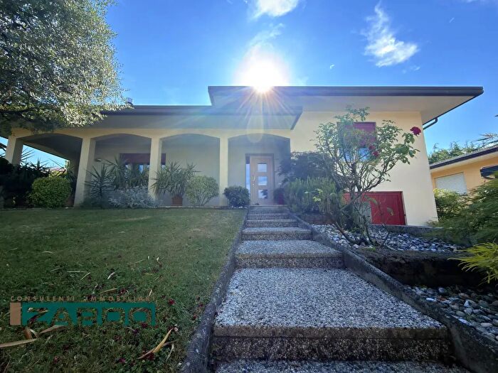 Casa con 5 locali in vendita in Castello Di Godego