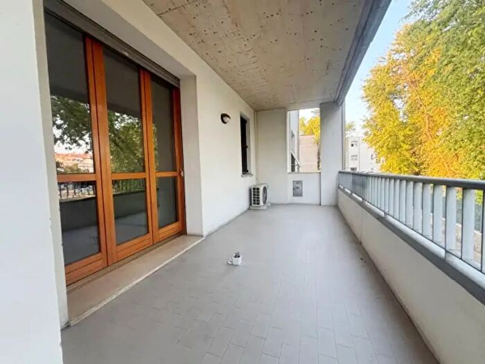 Appartamento trilocale in vendita in Via Renato Brozzi, Parma