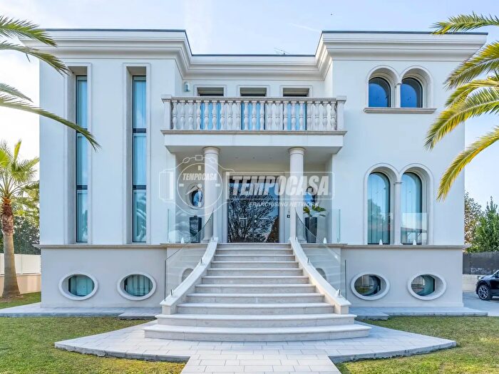 Casa con 8 locali in vendita in Via Don Bosco, Brugine