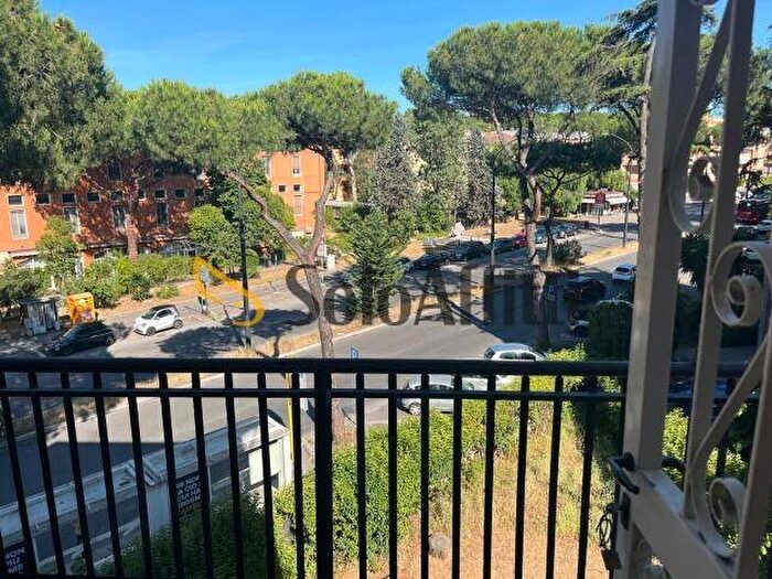 Appartamento con 5 locali in affitto in VIA LAURENTINA, Fonte Ostiense, Roma