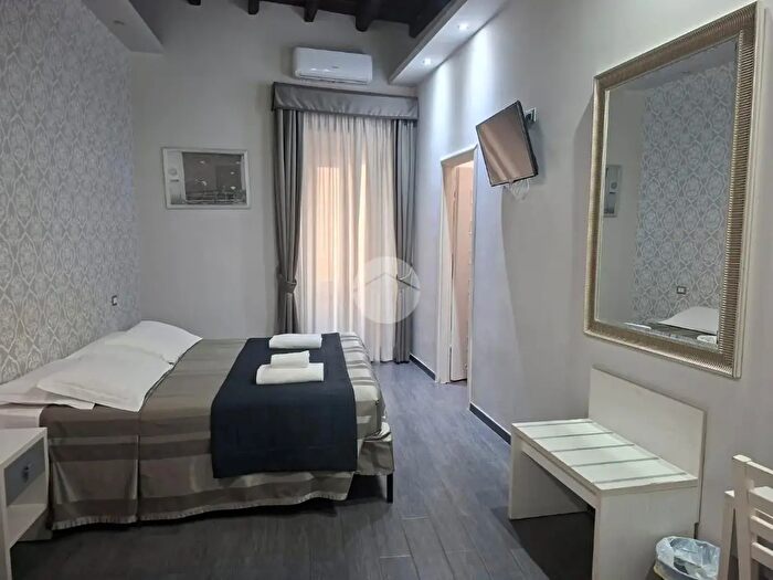 Appartamento con 6 locali in vendita in Via della Madonna dei Monti, Roma