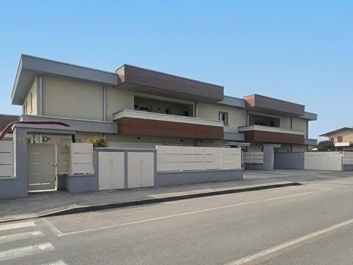 Appartamento quadrilocale in vendita in Via Donatori di Sangue Snc, Torbole Casaglia