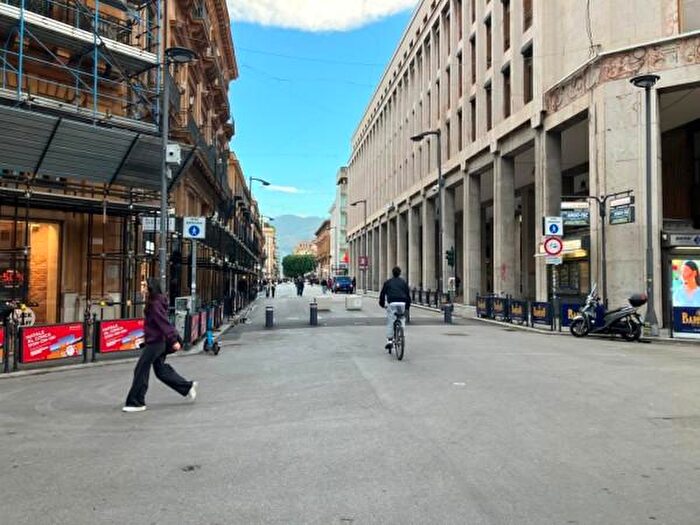 Appartamento bilocale in affitto in Via Mariano Stabile, Palermo