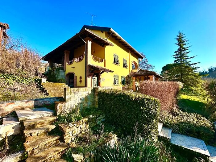 Casa con 7 locali in vendita in Via Valle, Tortona