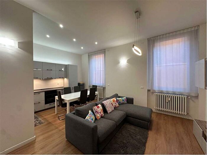 Appartamento quadrilocale in affitto in Via Donzi, Centro Storico, Modena