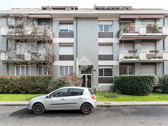 Appartamento con 6 locali in vendita in Via Privata Raffaele De Grada, Milano