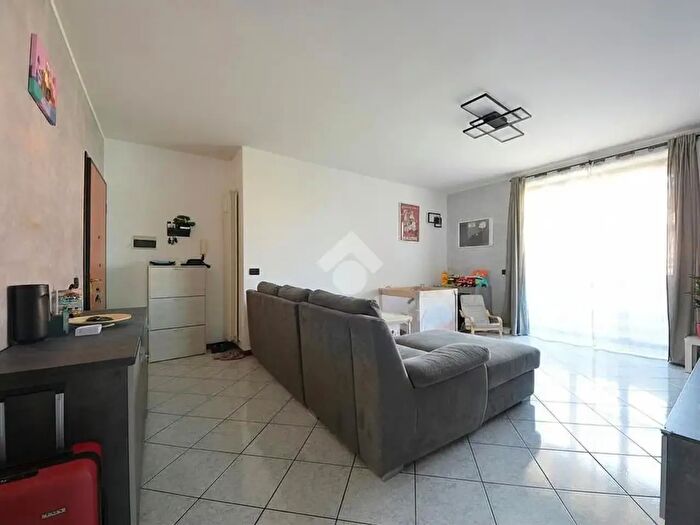 Appartamento trilocale in vendita in Via Ronchetti, Masate