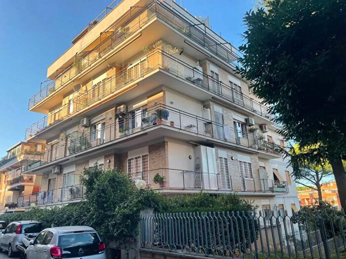 Appartamento monolocale in affitto in Via Vallinfreda, Tomba di Nerone, Roma