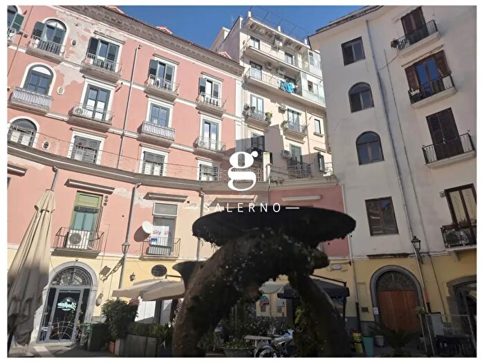Appartamento con 5 locali in vendita in Corso Vittorio Emanuele, Salerno