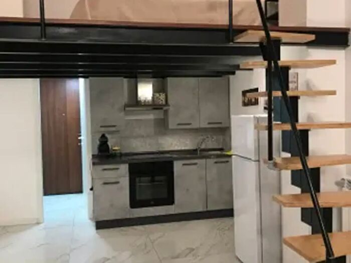 Appartamento trilocale in affitto in Via Stradella, Torino