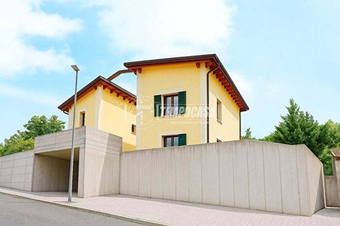 Appartamento con 5 locali in vendita in Via Aldo Moro, Gaggio Montano