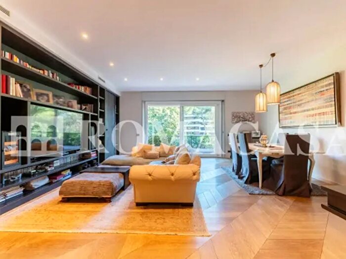 Appartamento con 5 locali in vendita in Via Andrea del Castagno, Roma