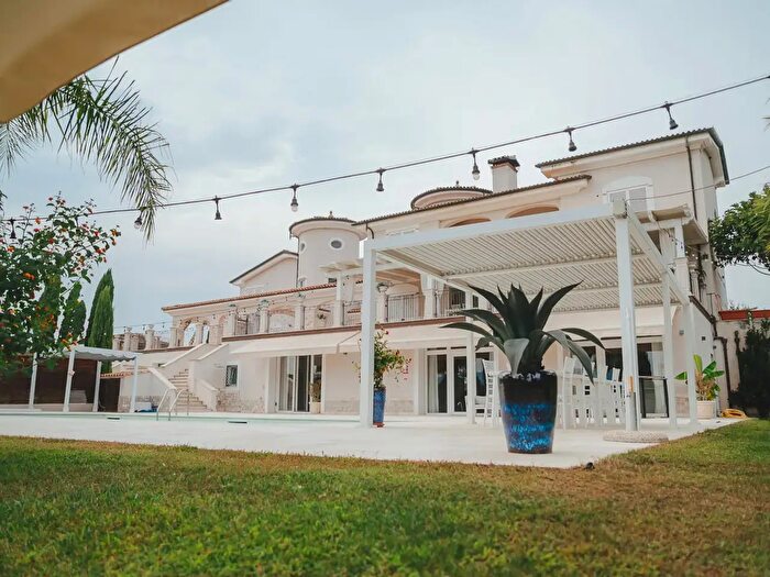 Casa con 8 locali in vendita in Via SantAngelo Snc, Cassino