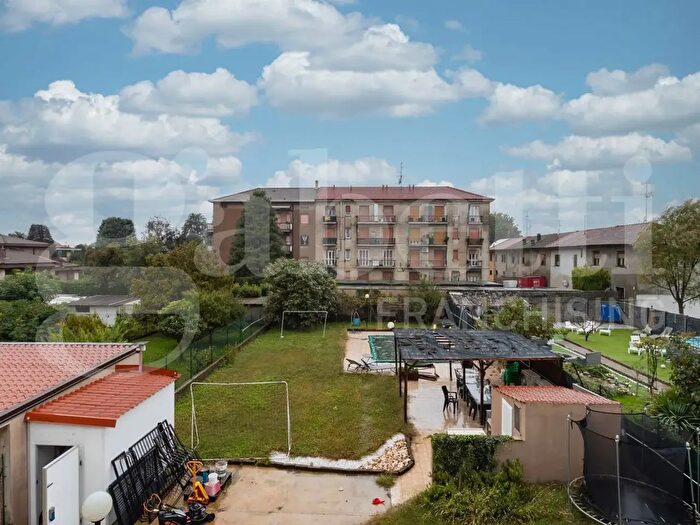 Casa quadrilocale in vendita in Via Piave, Paderno Dugnano