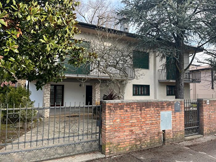 Casa con 6 locali in affitto in Via Padova, Mirano