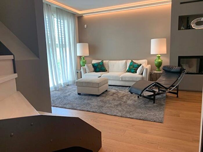 Appartamento con 5 locali in affitto in Envenuto Cellini, Empoli