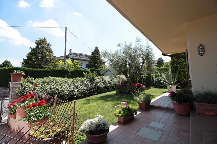 Casa con 10 locali in vendita in Via Celà, Sona