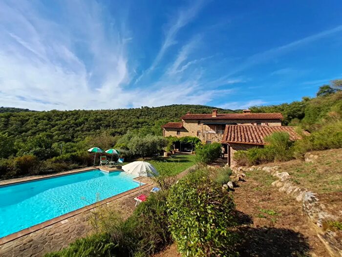 Casa con 6 locali in vendita in Tuoro Sul Trasimeno