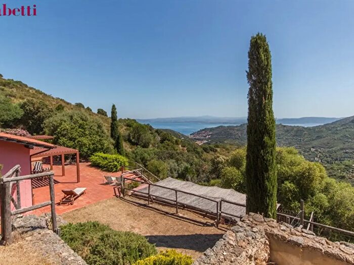 Casa quadrilocale in vendita in Località Ronconali Snc, Monte Argentario