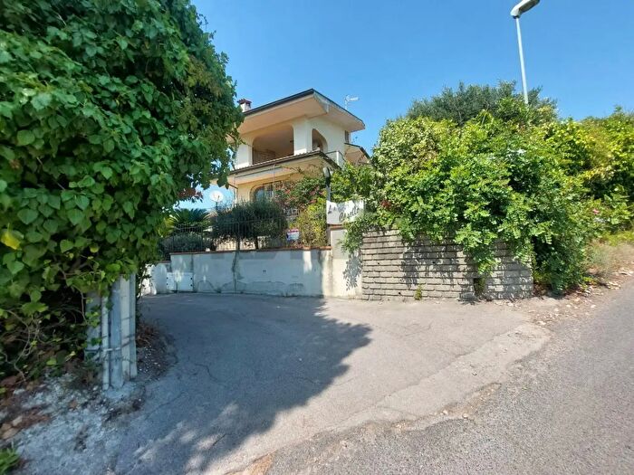 Casa con 6 locali in vendita in Minturno