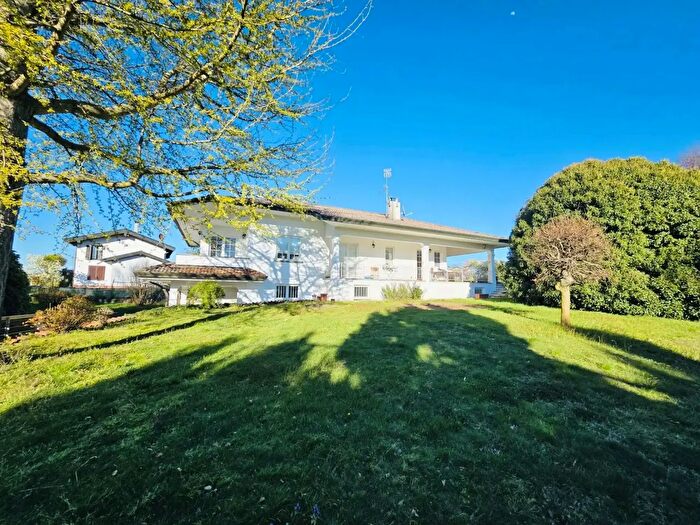 Casa con 5 locali in affitto in Via Caduti della Liberta, Castelletto Sopra Ticino