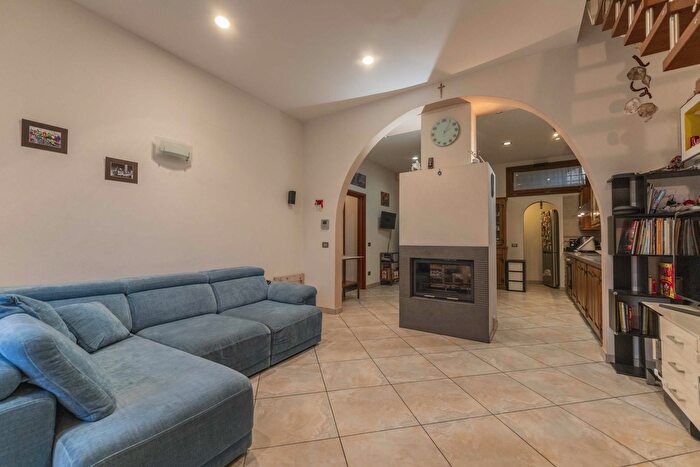 Casa quadrilocale in vendita in Via Provinciale, Galliera